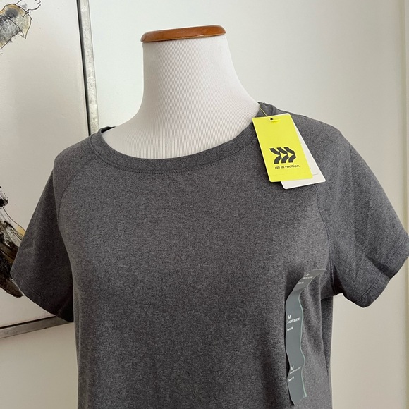 NWT All in Motion Gray SS Tee Shirt Size Medium Semi Fit - Picture 2 of 6